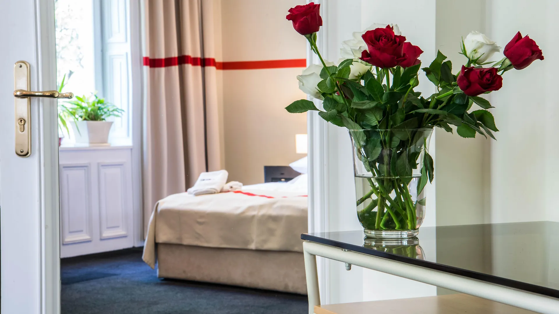 Home Aparthotel Krakow 4*,